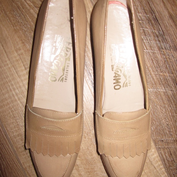 Vintage Beige Ferragamo loafers - Picture 2 of 4